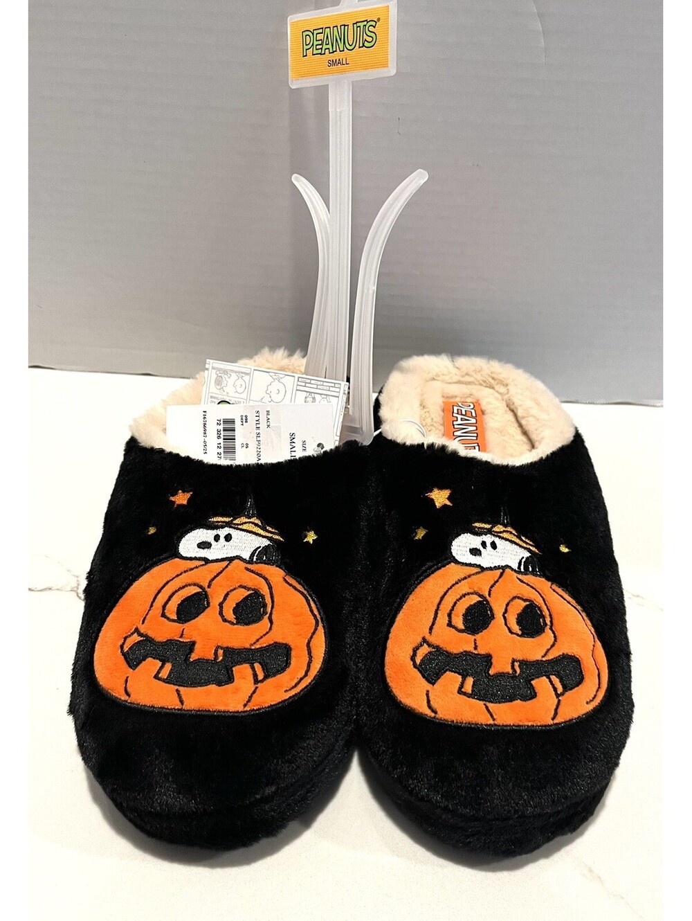 Peanuts Snoopy Halloween Slippers Women’s Small Black Pumpkin Plush Faux Fur NWT